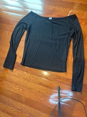 AMADI Black Off-Shoulder Long Sleeve Women's Top